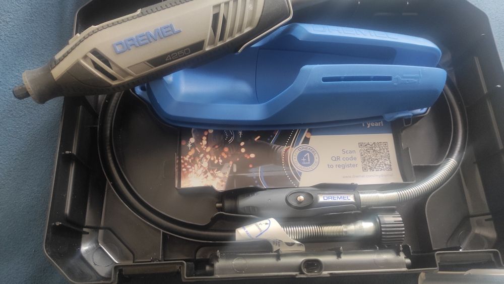 Гравер Dremel 4250  3/45 набір з валом та аксесуарами