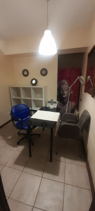 Gabinete de manicure,  pedicure.