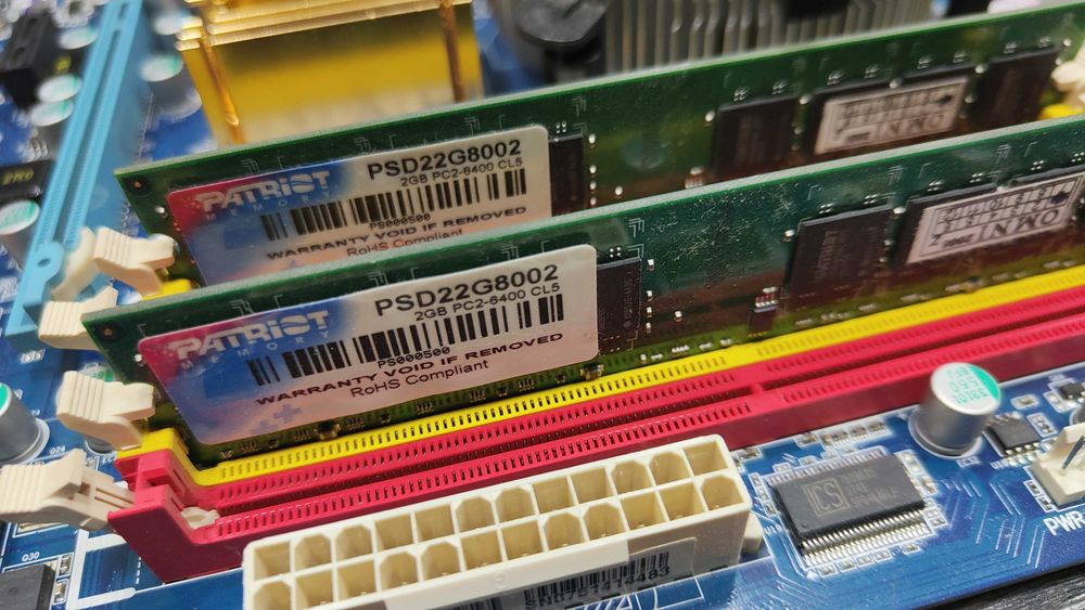 Комплект E5200 та Gigabyte P31-DS3L та 2х2 Гб DDR2