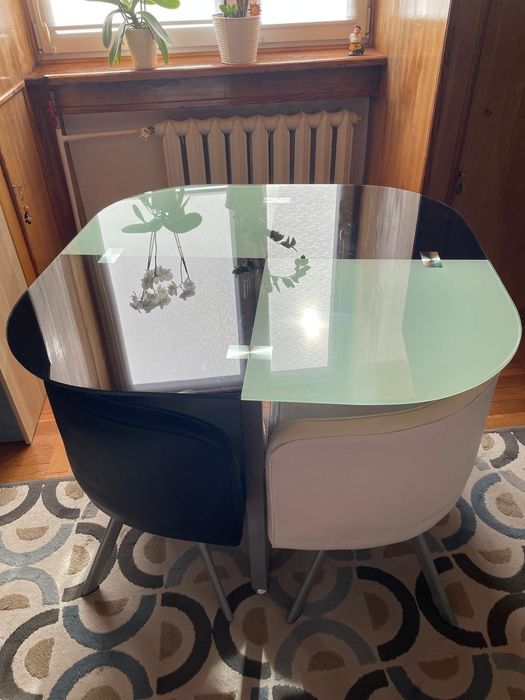 Stół plus krzesła