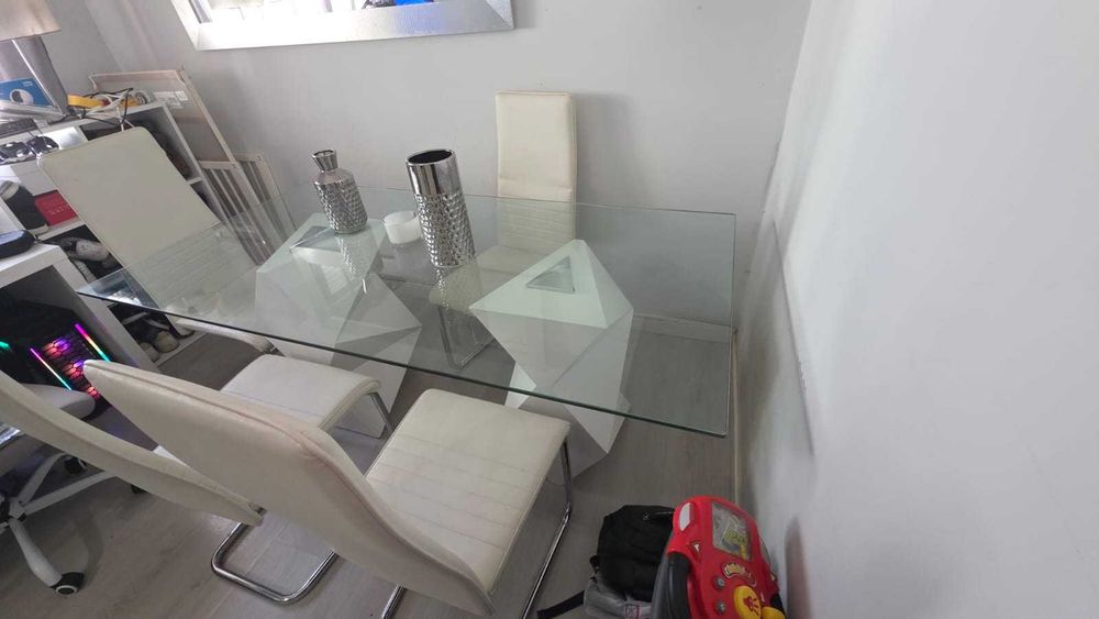 Mesa de Jantar em vidro