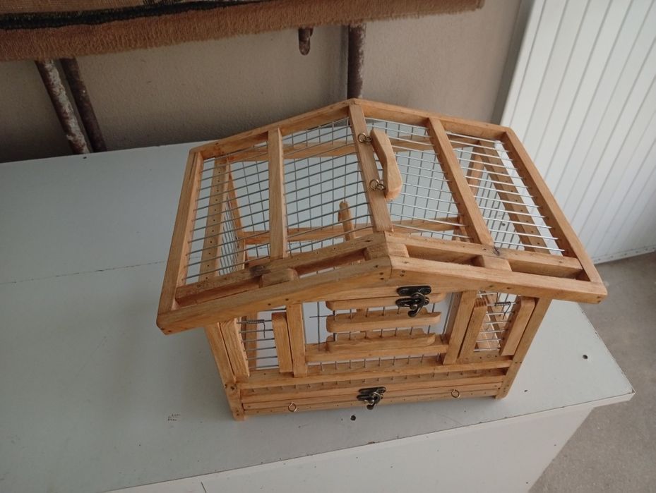 Gaiola artesanal em madeira