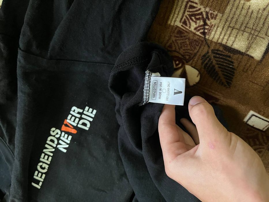 Продам футболку vlone