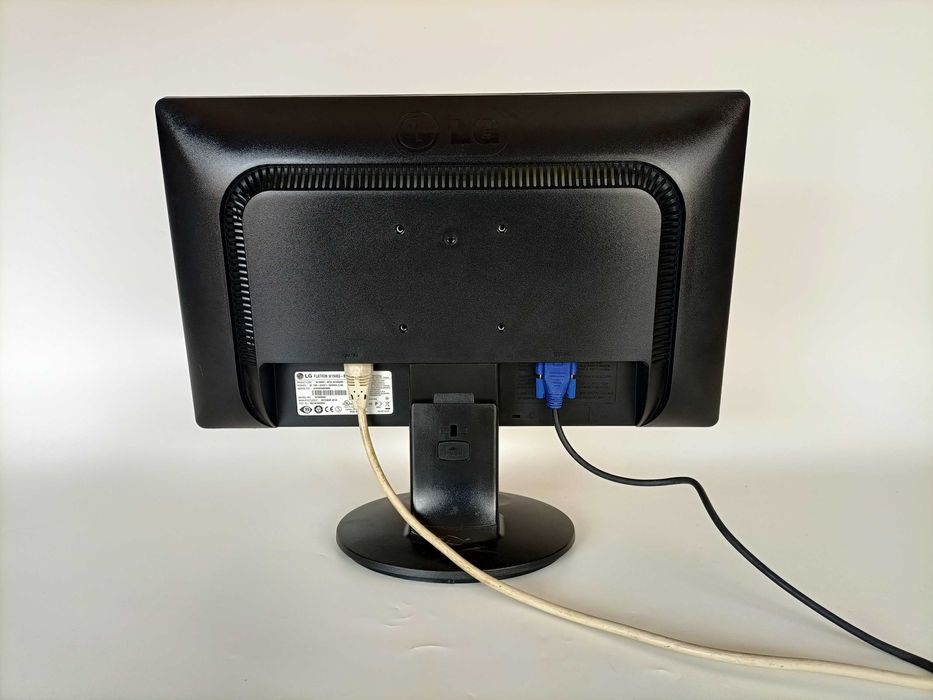Monitor LG Flatron W1946S-BF de 18,5 polegadas446762013143214084