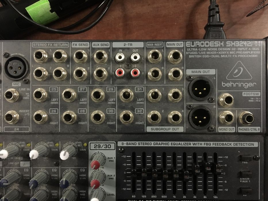 Аналоговий зуковий мікшер (пульт) Behringer Eurodesk SX3242FX