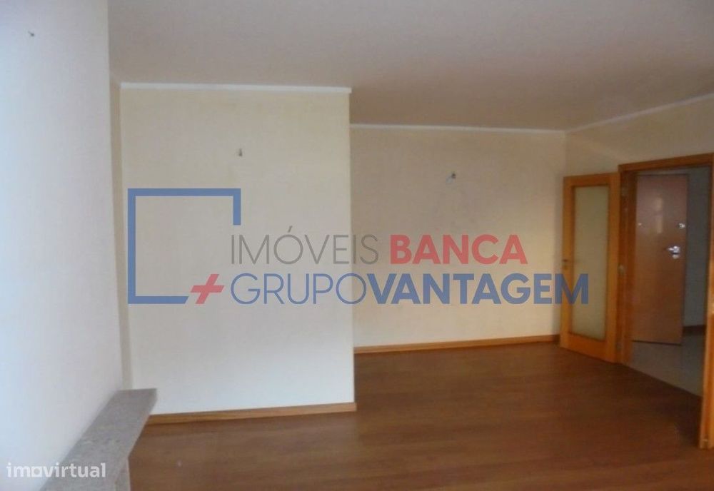 Apartamento T2 com varanda em Canelas, V.N.Gaia