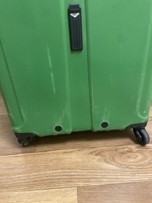 Валіза середнього розміру