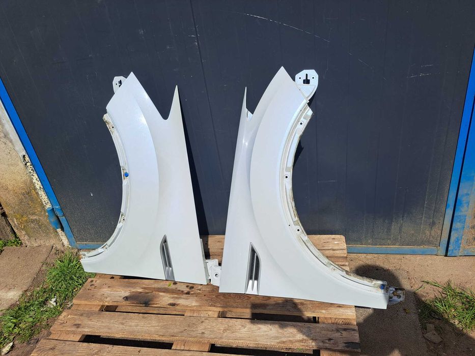 Błotnik PRAWY / LEWY przód Ford Kuga Mk1 kolor B8