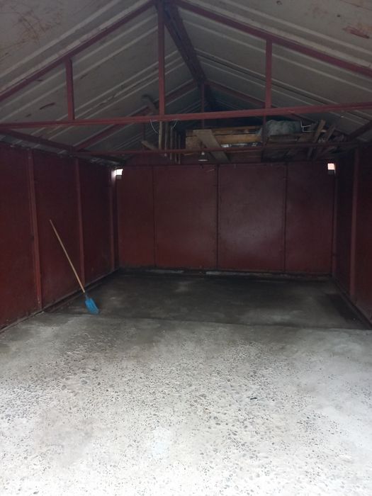 Продам гараж без місця.