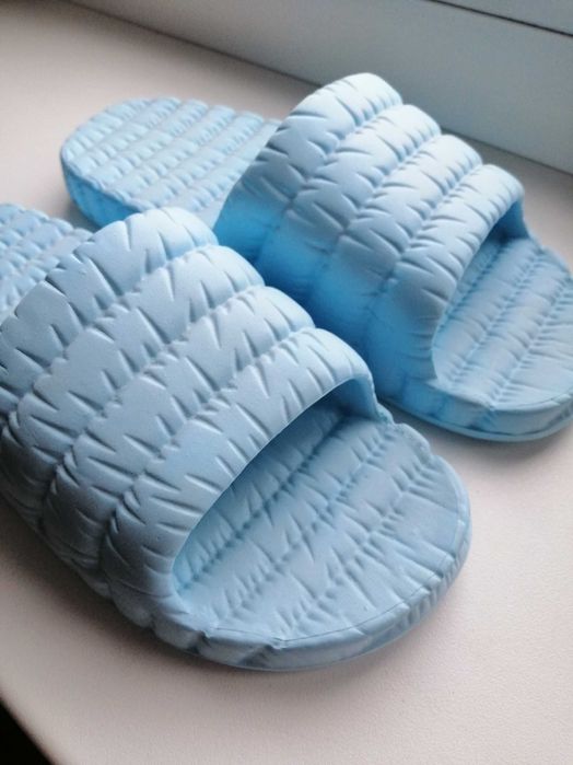 Шльопанці ніжно блакитного кольору 36р.