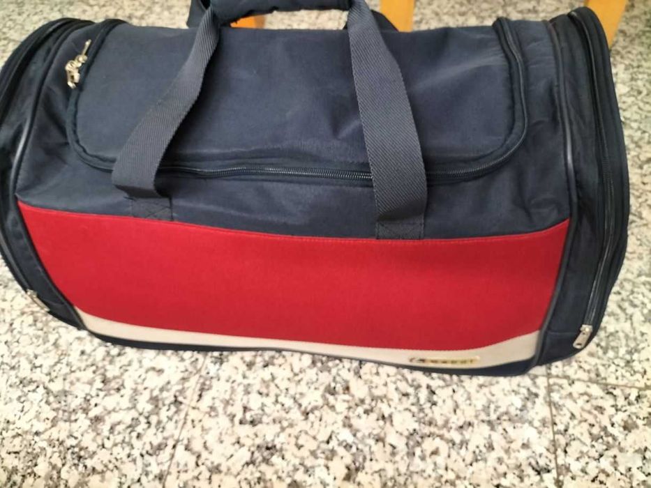 Saco de viagem Gabol azul e vermelho