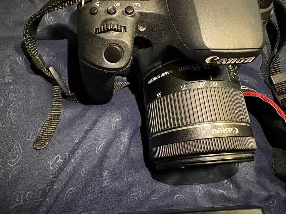 Canon EOS 77D