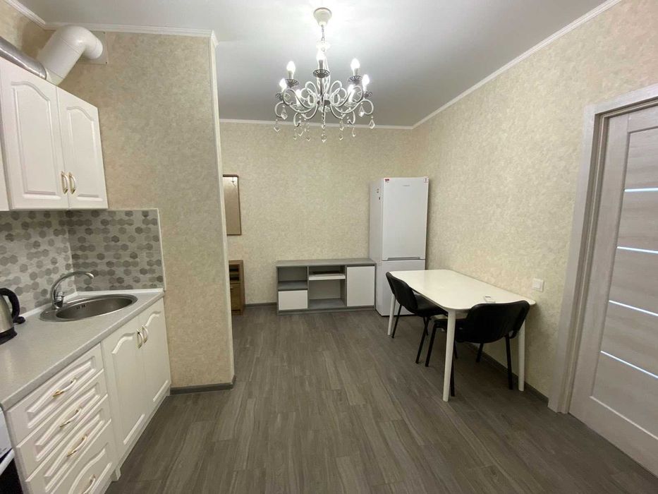 Продам 2 кімнатну квартиру з ремонтом на вул. Сахарова