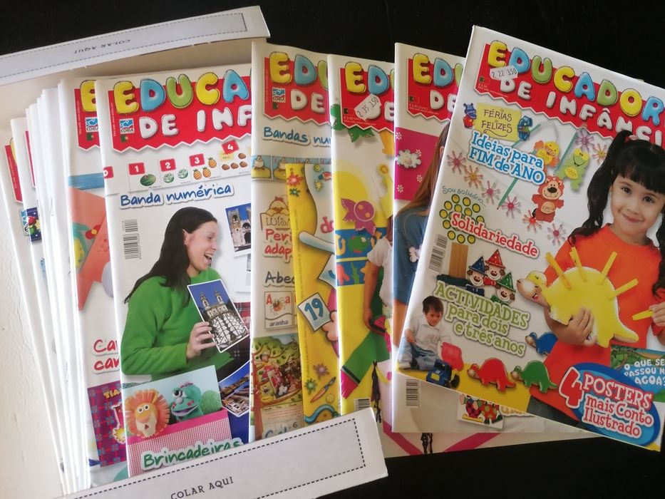 Caixa da educadora com várias revistas temáticas