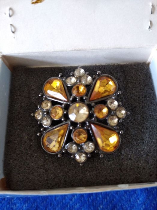 Фирменная брошь от AVON