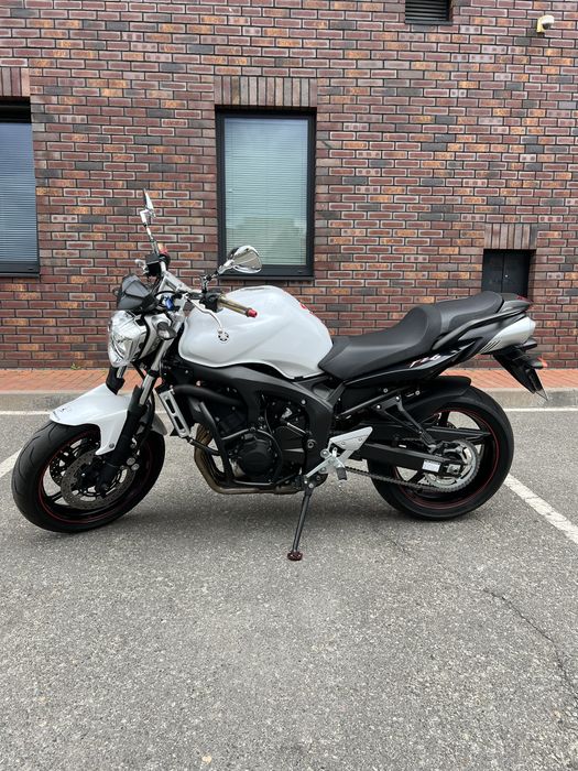 Продам мотоцикл в гарному стані Yamaha fz6 Fazer  повністю все обслужине