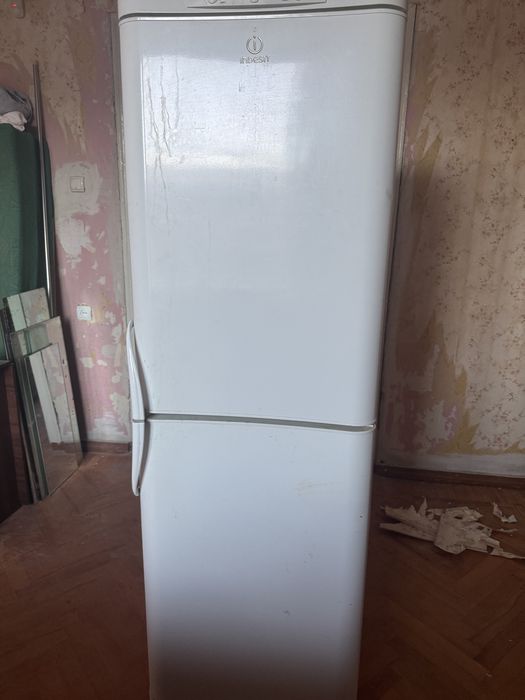 Холодильник indesit
