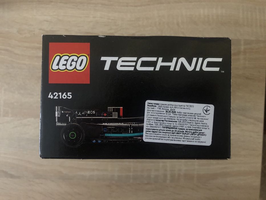 Конструктор LEGO Technic Mercedes-AMG F1 W14 E Performance.