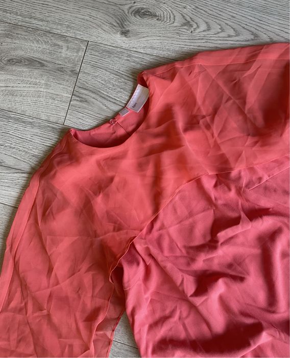 Śliczna sukienka koktajlowa z mgiełką