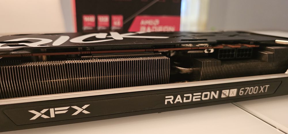 XFX Speedster QICK 319 Radeon RX 6700 XT 12GB - Como Nova
