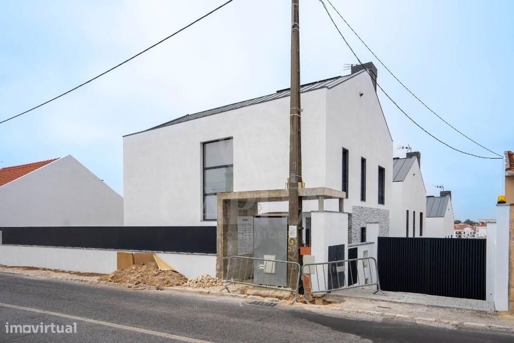 Moradia T4 Com Piscina Privativa | Condomínio Exclusivo | Amoreira, Ca