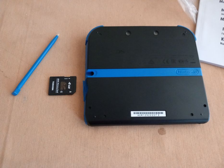 Consola Nintendo 2 ds em caixa