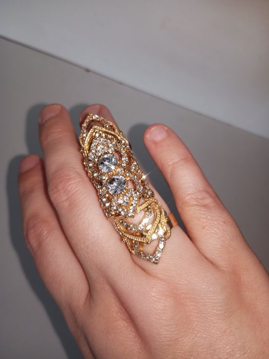Anel dourado com pedras, tamanho único ajustável