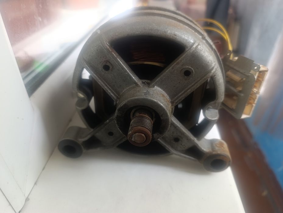 Продам двигатель со стиралки,рабочий