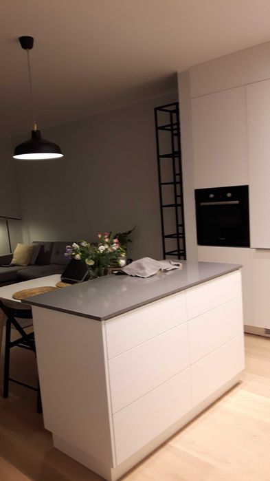 Stolarz wykona meble na wymiar / projekt / realizacja