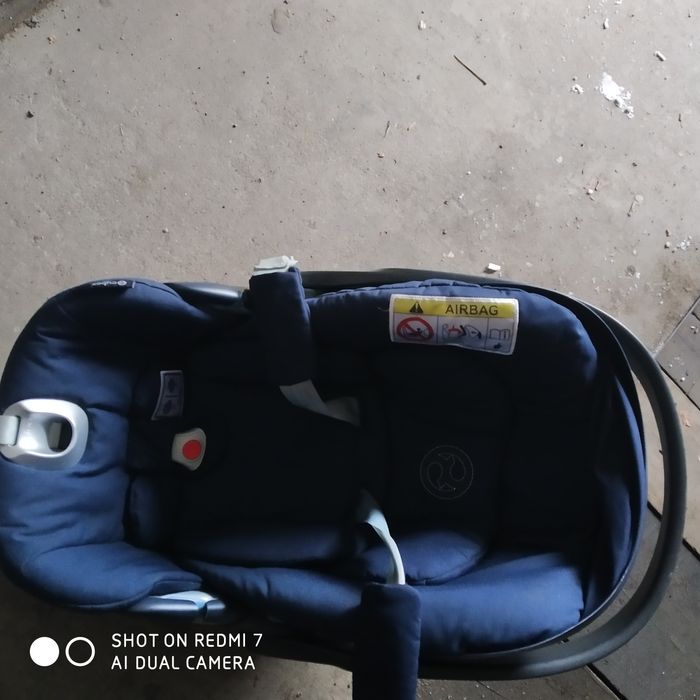 Продам детский стул в авто.