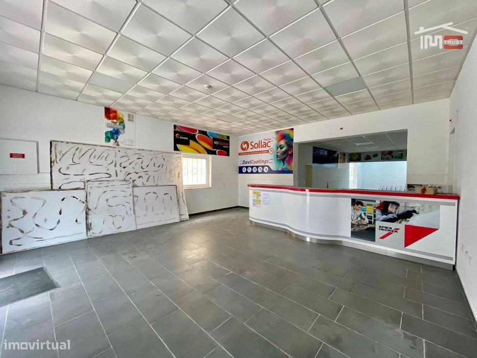 Loja 100 m² com 2 Entradas, Saída de Fumos e Sótão  Montijo
