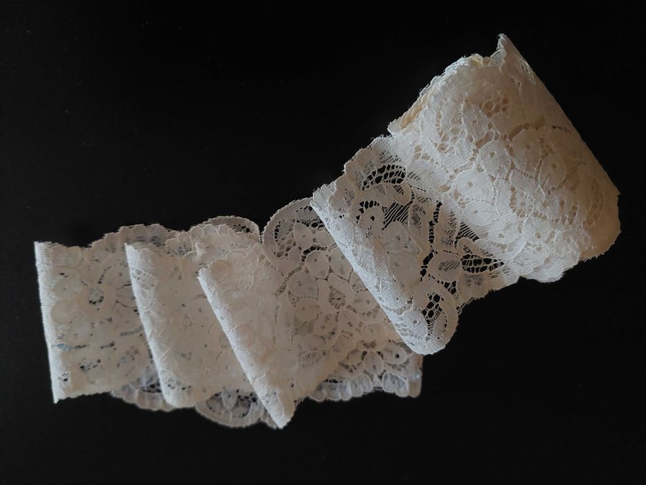 кружево 240 см и 25 см ширина 6 см