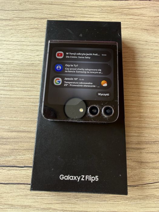 Samsung Galaxy Z Flip5 – uszkodzony, na części