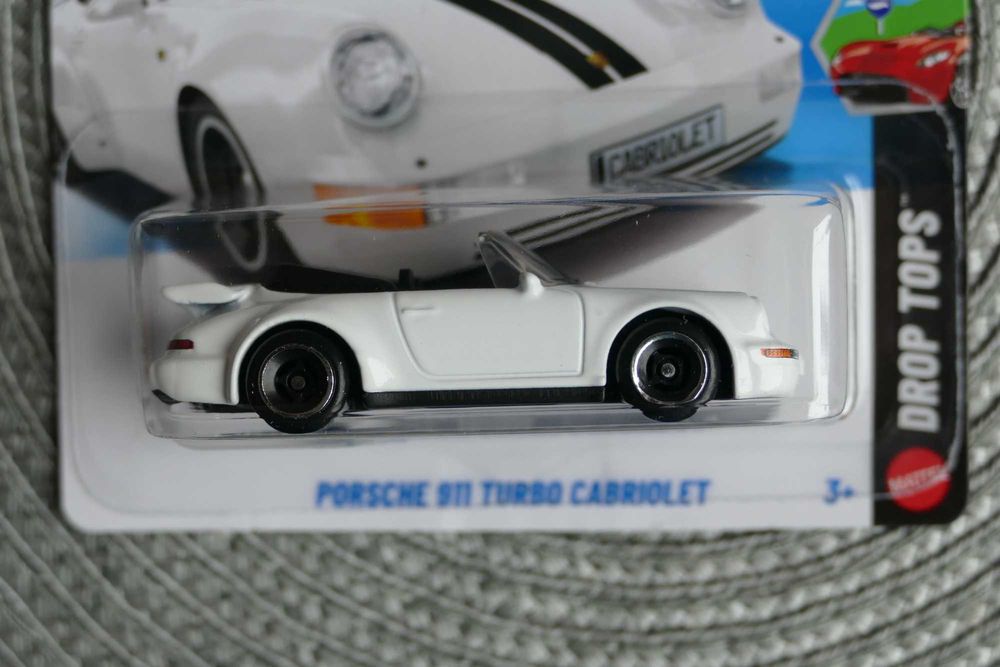Hot Wheels autko "Resorak" PORSCHE 911 TURBO CABRIOLET edycja 2026r.