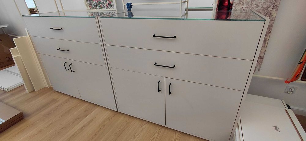 Komoda ekspozycyjna / witryna butikowa – stan idealny