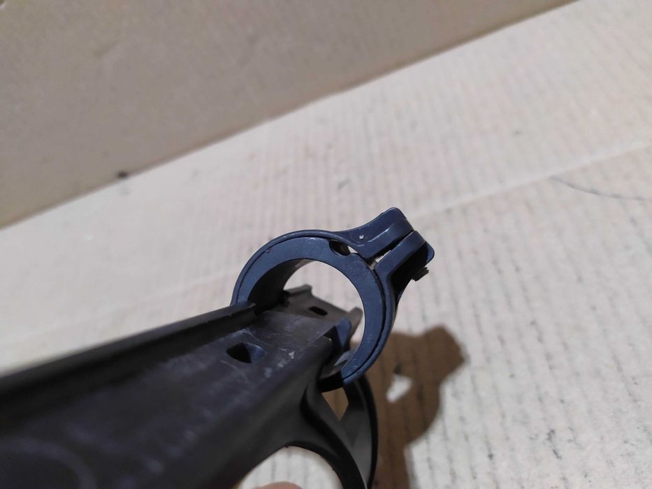 Флягодержатель с хомутом пластик, на рамы ХВЗ