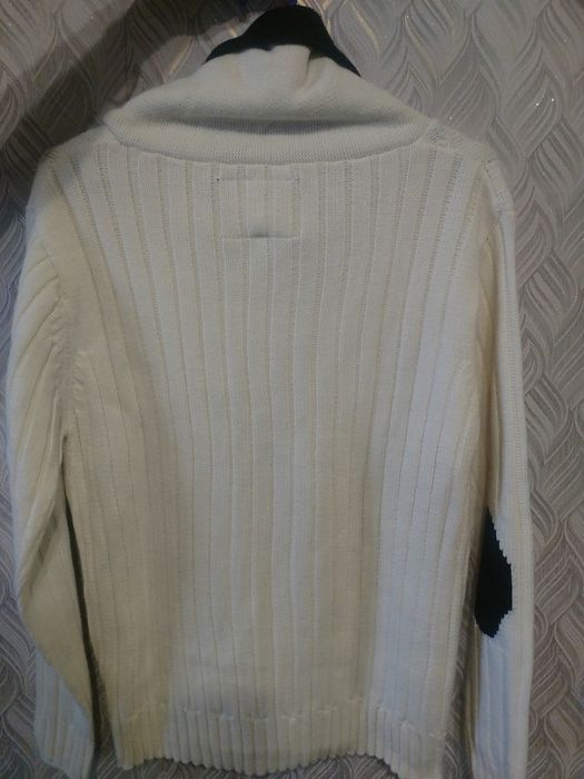 Продам светр APPAREL