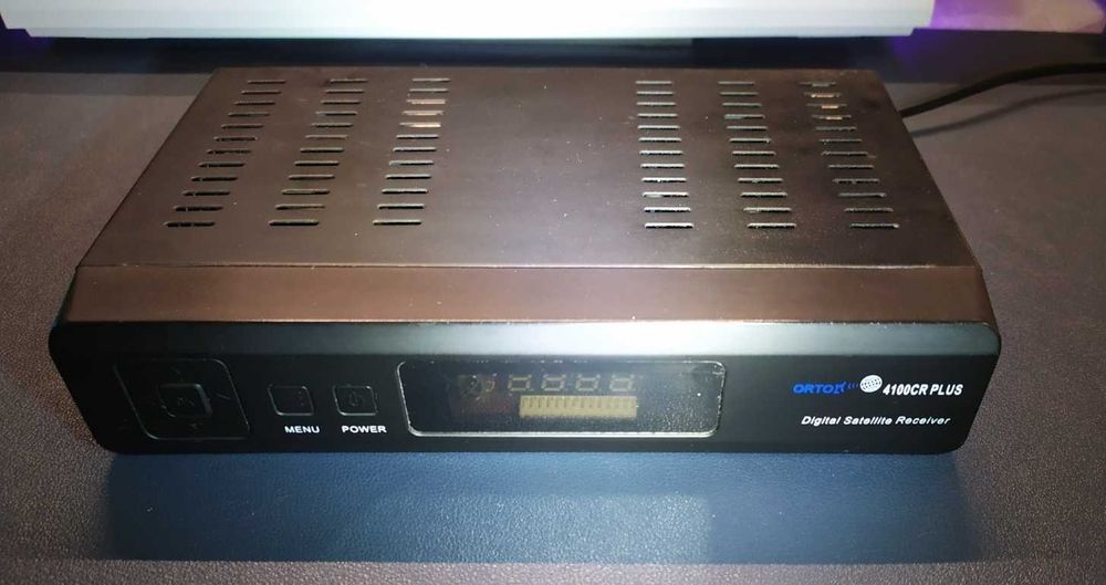 Супутниковий ресівер (receiver) "Orton 4100CR+". Комплект.