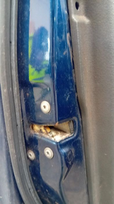 Fechadura / fecho porta frente esquerdo TOYOTA Yaris (_P1_)