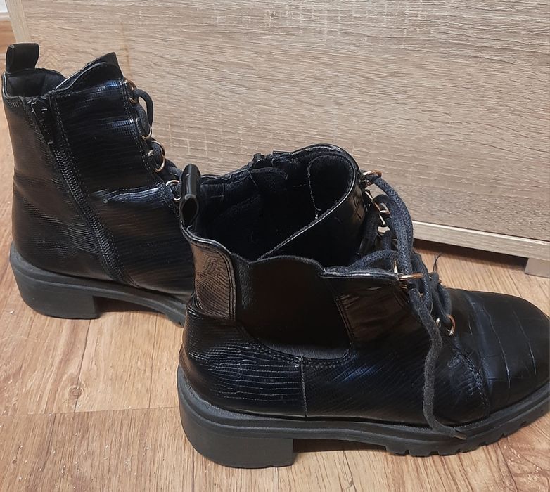 r. 34 River Island Czarne buciki za kostkę na zamek