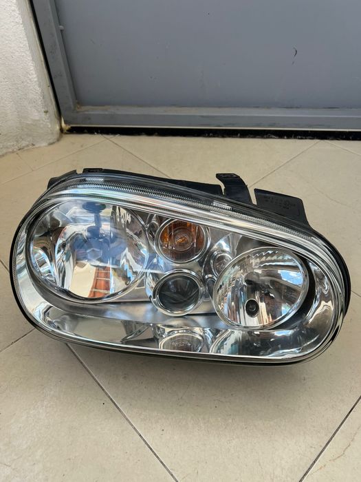 Farol VW Golf IV c/ nevoeiro