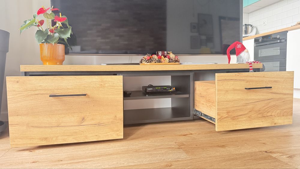 Drewniana Szafka rtv