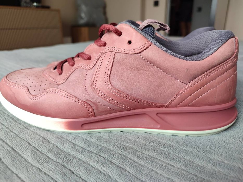 Оригінальні фірмові кросівки ECCO