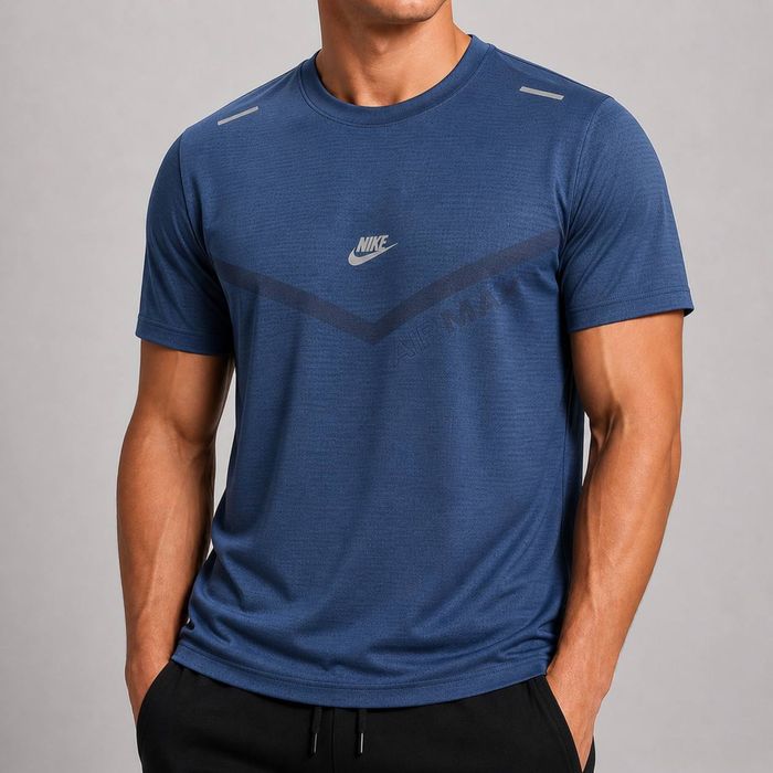 Футболка  Nike Air Max Dri- FIT ADV