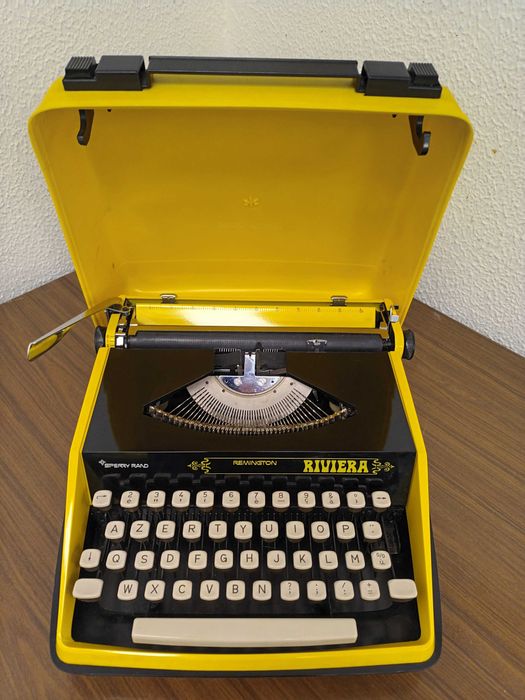 Máquina de escrever Remington Riviera