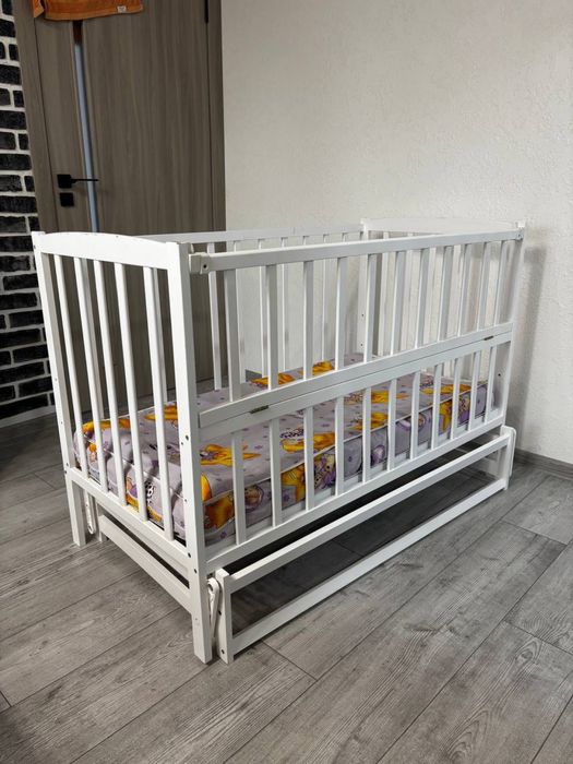 Кроватка для немовлят