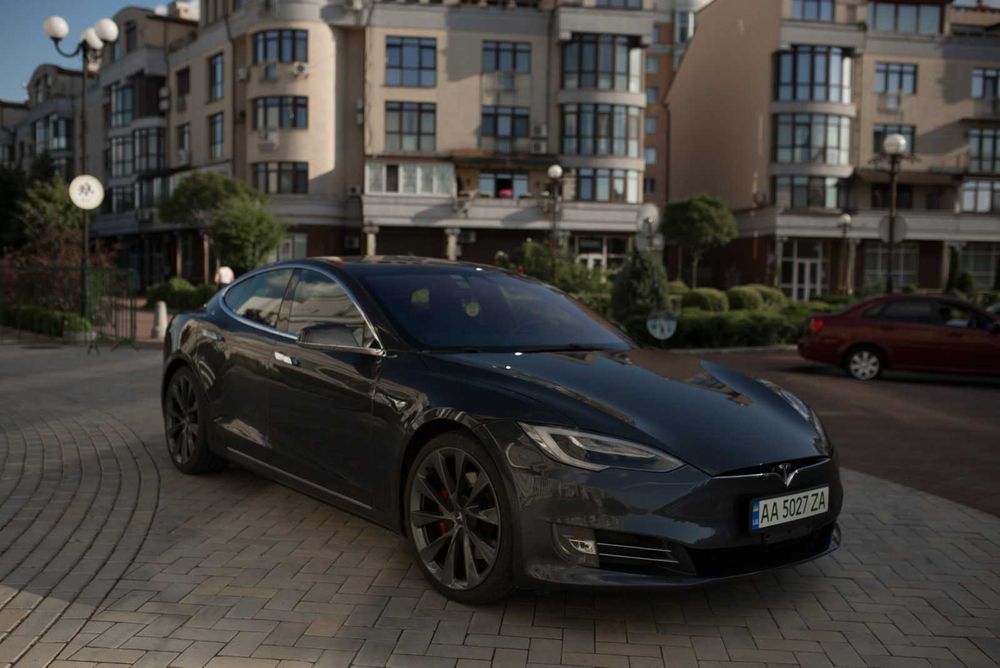 Прокат (аренда) автомобіля Тесла. Можливо з викупом.