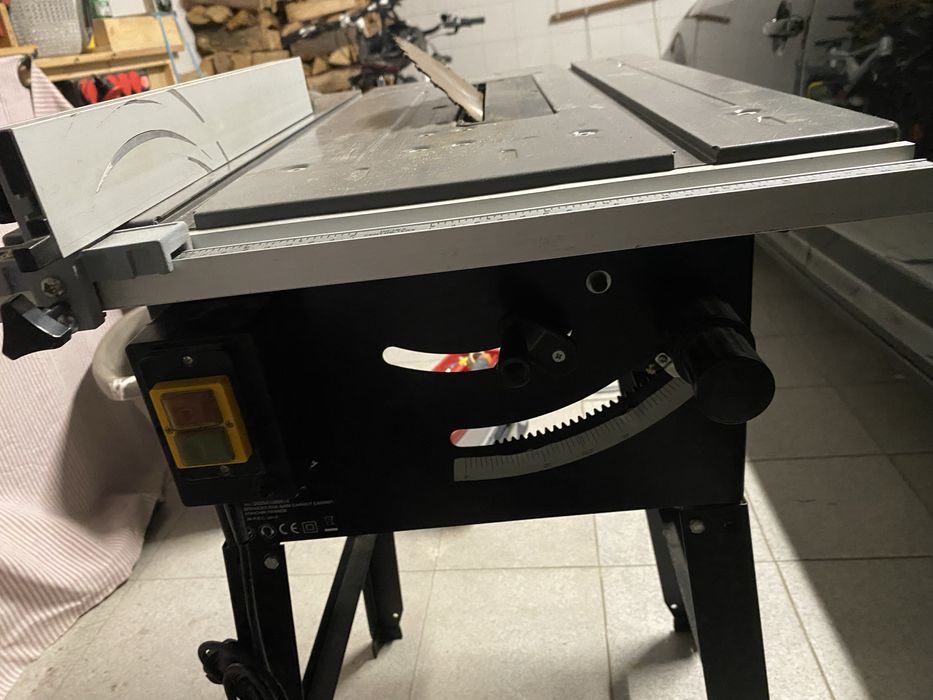 Serra de mesa em bom estado