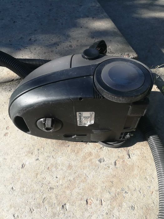 Продаю под ремонт пылесос " Grunhelm GVC8208 ", 1600 Вт