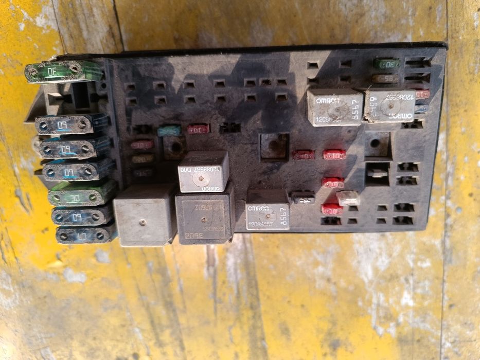 Блок предохранителей opel sintra 2,2 бензин